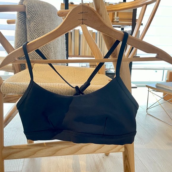 ALO Yoga Airlift Intrigue Bra - Picture 2 of 2